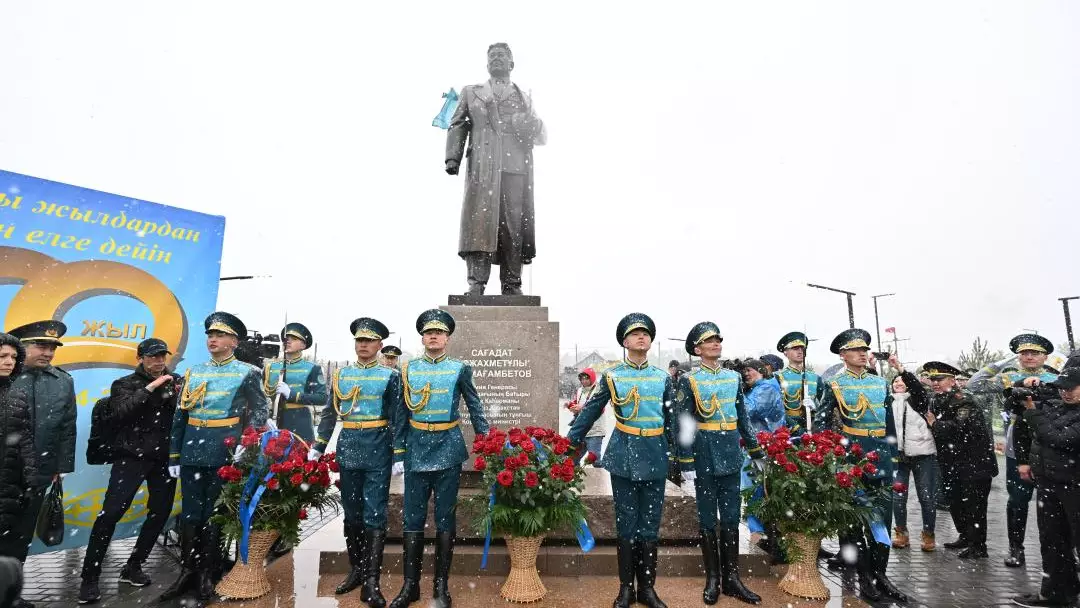В городе Акколь открыт памятник Сагадату Нурмагамбетову