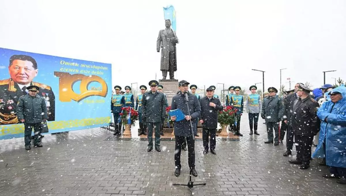 В Акмолинской области открыли памятник герою Советского Союза Сагадату Нурмагамбетову