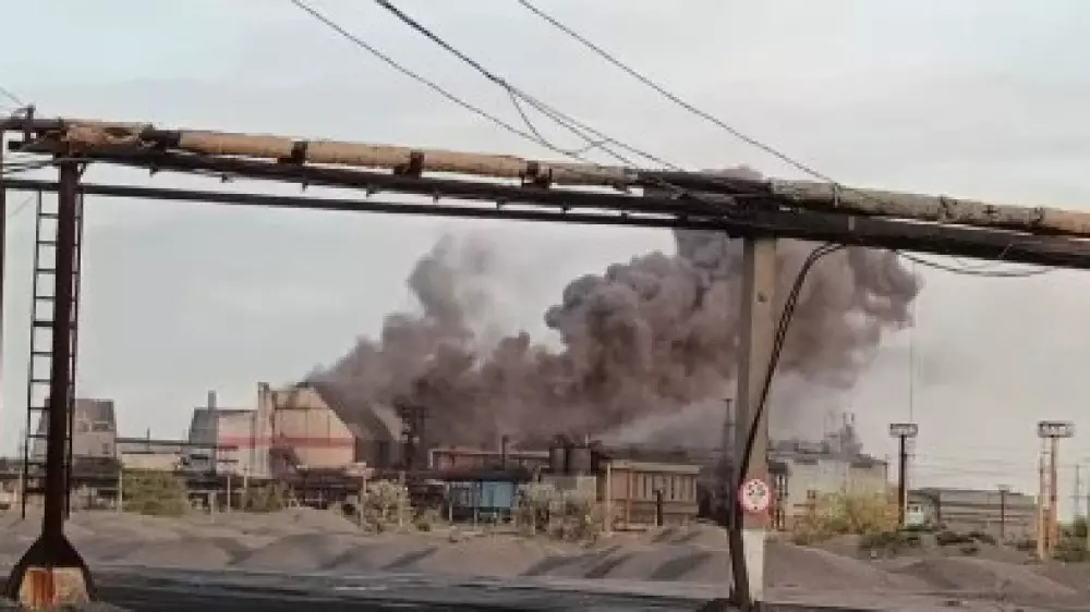 Крупный пожар на заводе в Аксу: пострадавшая девушка впала в кому