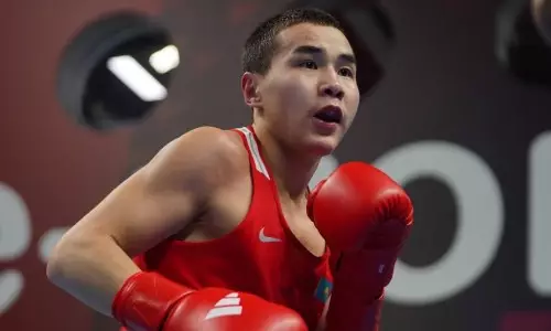 Казахстанский боксер разгромил непобежденного профи в отборе на Олимпиаду-2024