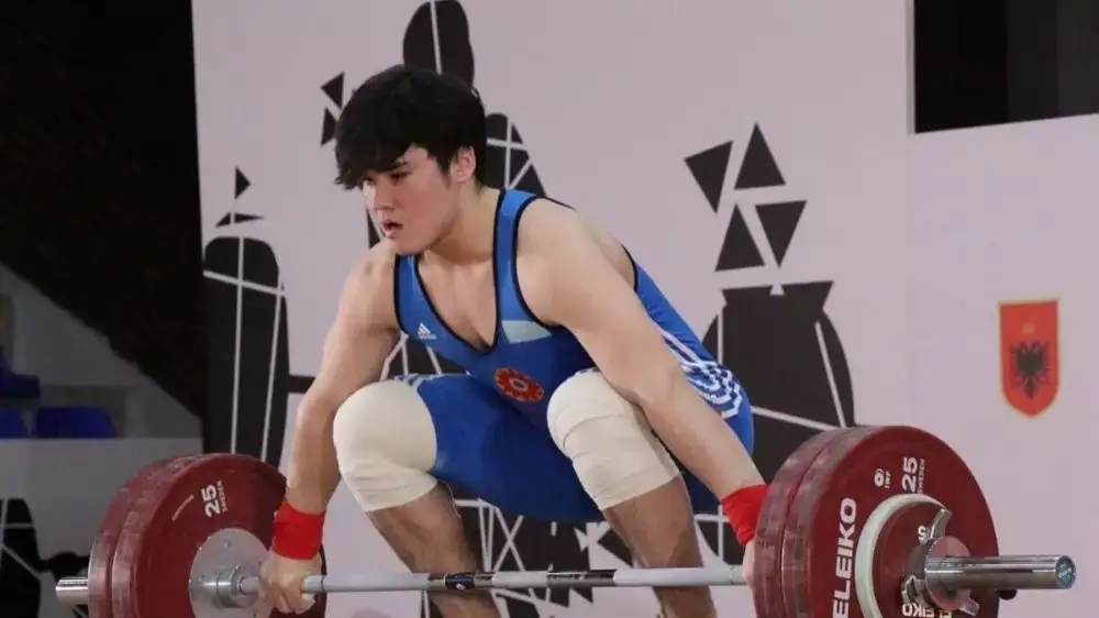 Казахстанец завоевал «золото» юношеского чемпионата мира по тяжелой атлетике