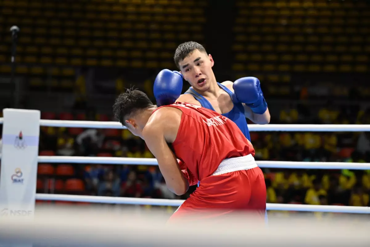Казахстанский боксёр уверенно выиграл стартовый бой на олимпийском отборе в Таиланде