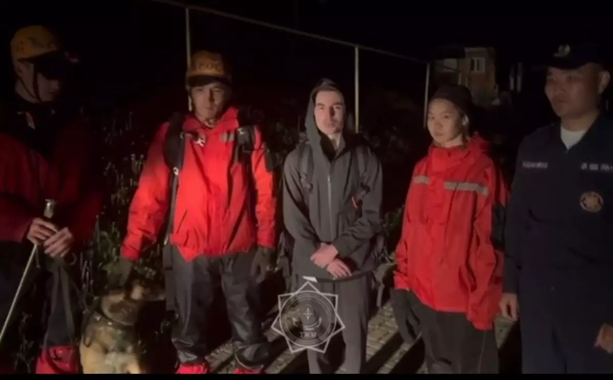 Спасатели нашли заблудившихся туристов в горах Алматы (ВИДЕО)