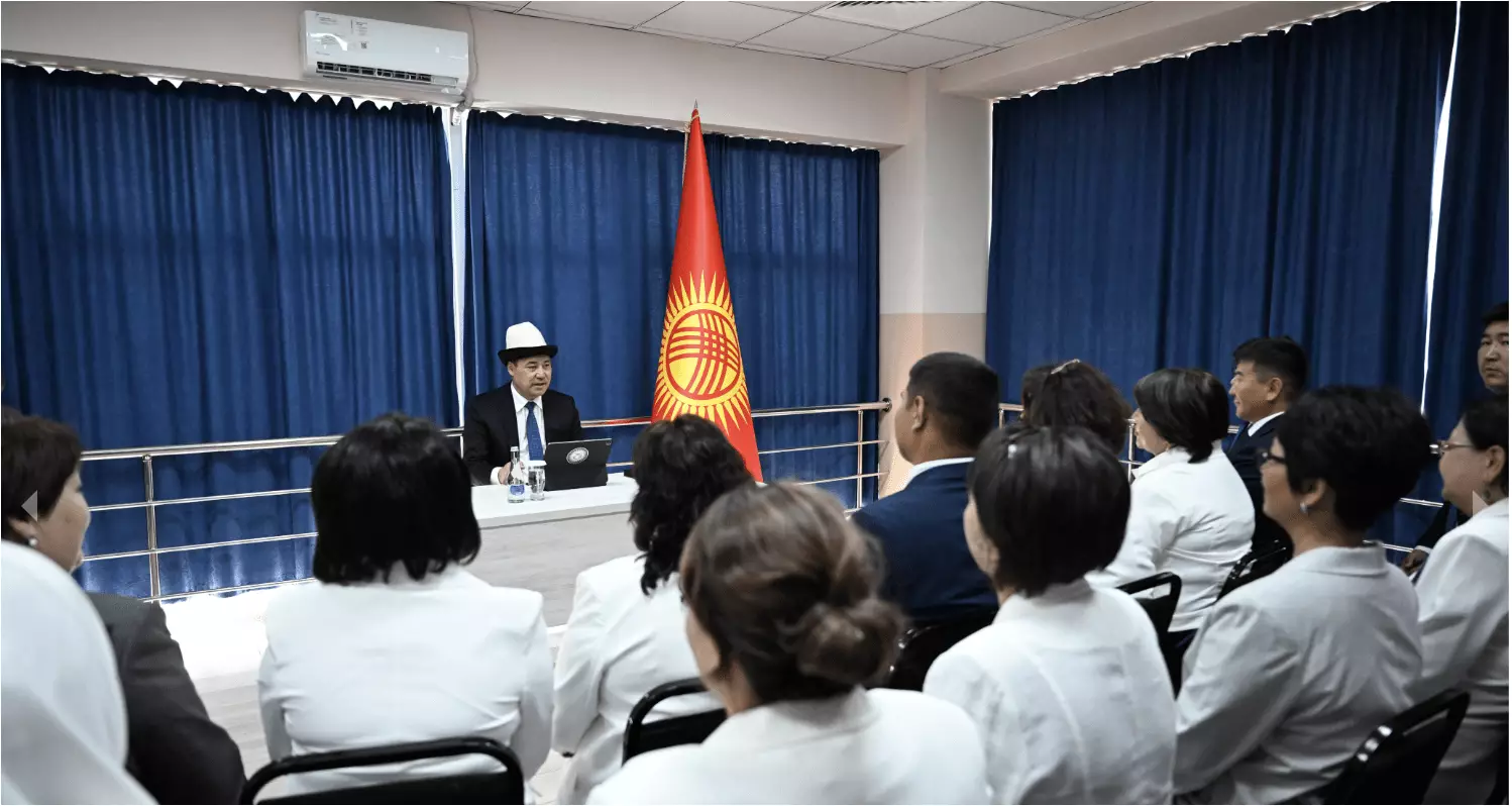 Президент Кыргызстана: «Некоторые министры  продолжают устаревшие практики – взятки для занятия госдолжностей и назначение знакомых»