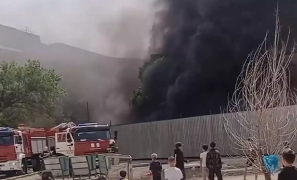 Видео пожара на территории строящегося ресторана в Актау распространяется в Сети