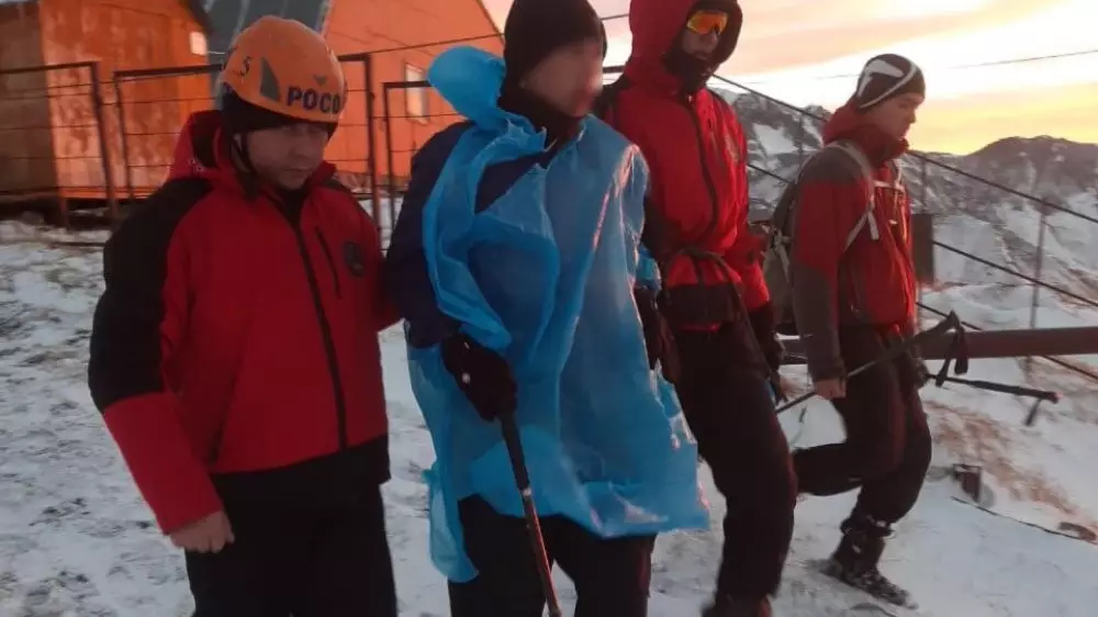 "Пошли в горы, несмотря на погоду": помощь спасателей потребовалась подросткам в Алматинской области