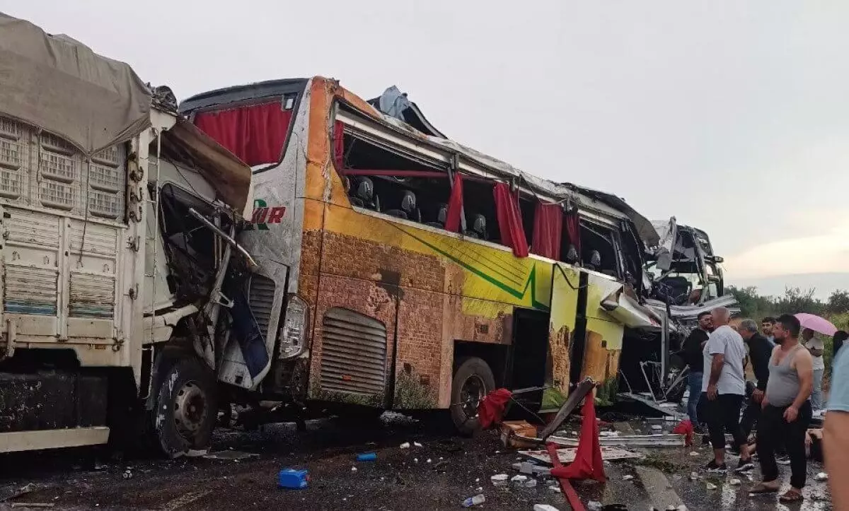 10 человек погибли в результате страшной аварии с участием автобуса в Турции