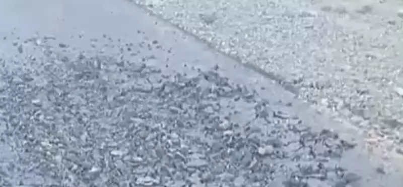 В Актюбинской области дорожное покрытие развалилось через четыре дня после укладки