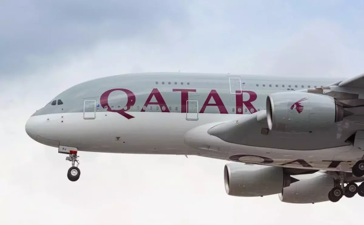 На рейсе Qatar Airways 12 человек пострадали из-за сильной турбулентности