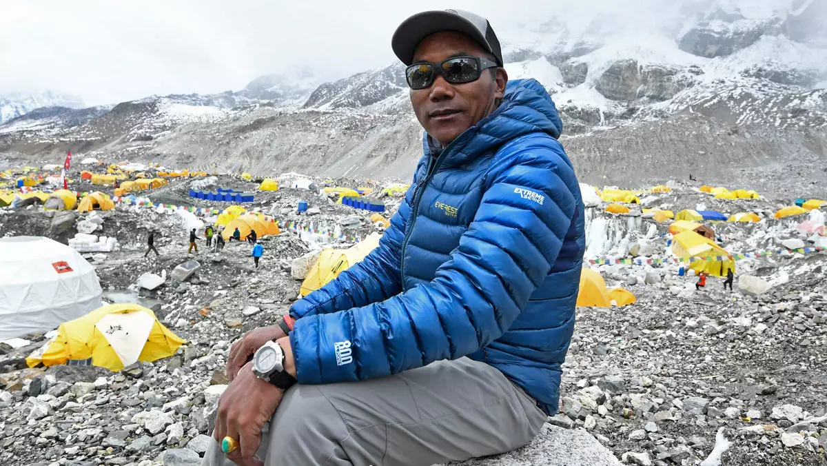Непальский альпинист в рекордный 30-й раз покорил Эверест. Ками Рита — настоящая легенда