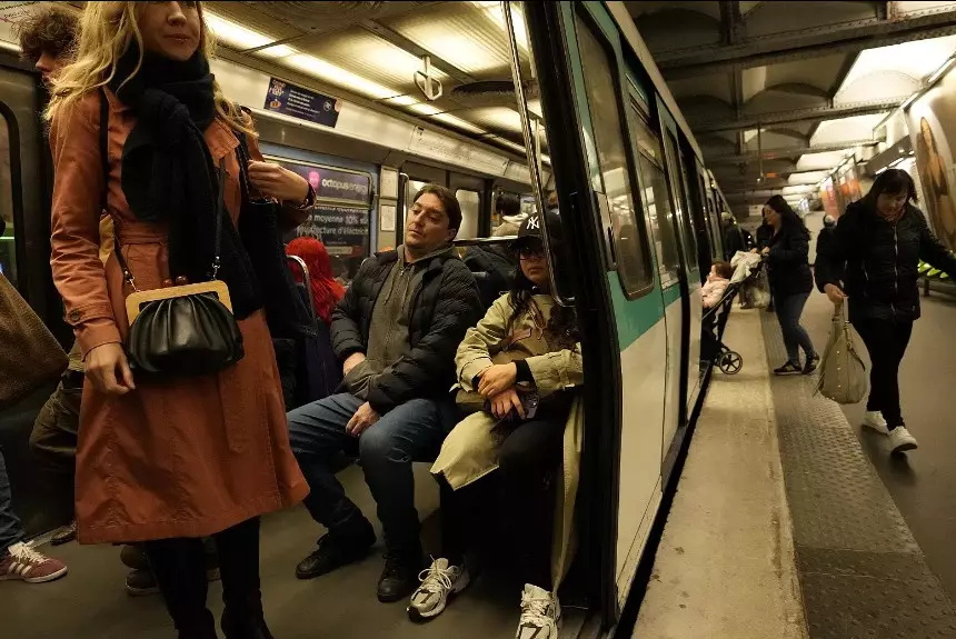 Неизвестный мужчина ранил ножом четырёх человек в метро французского Лиона