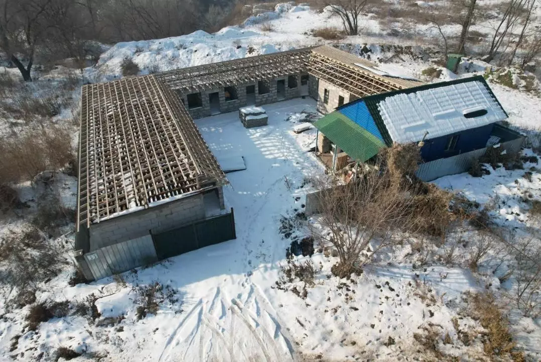 Очередное здание попало под снос в Алматы