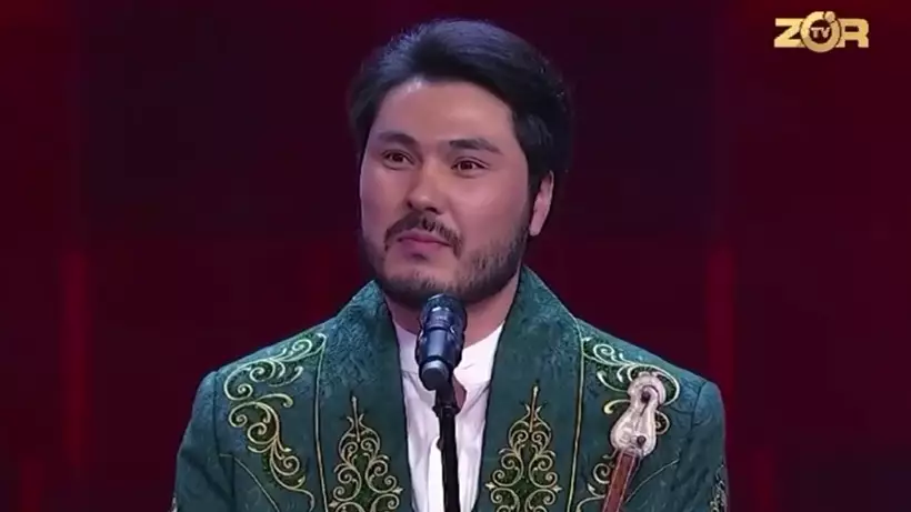 Казахстанский певец развернул всех жюри на "Голосе Узбекистана"