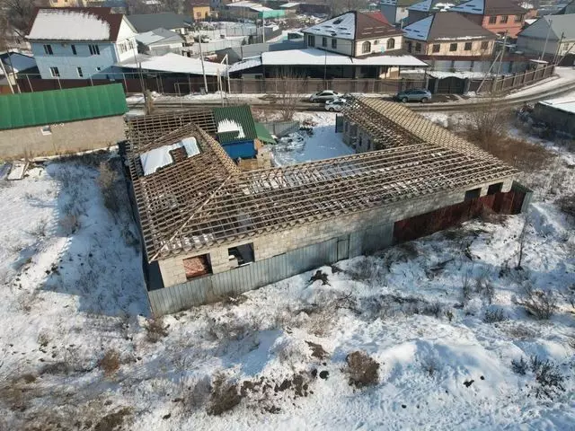 В Алматы снесли незаконно построенное здание