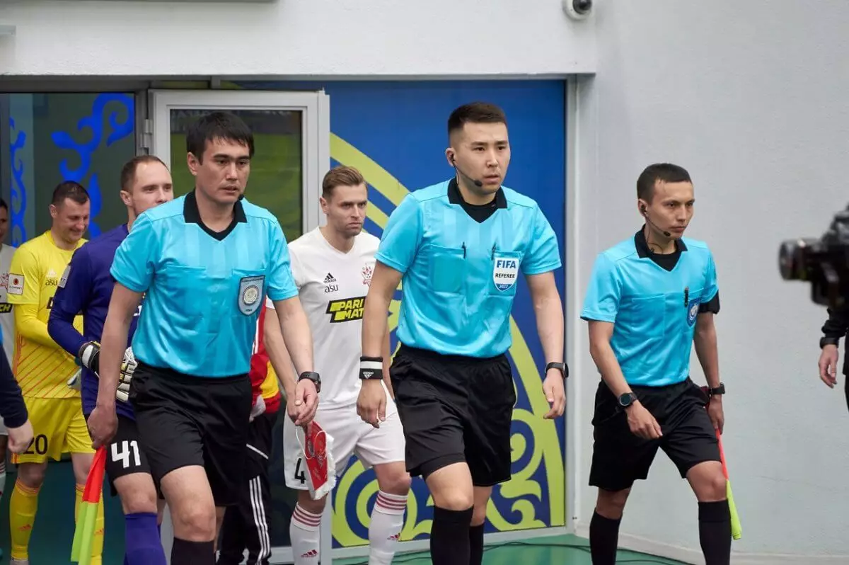 Стали известны зарплаты футбольных судей в Казахстане