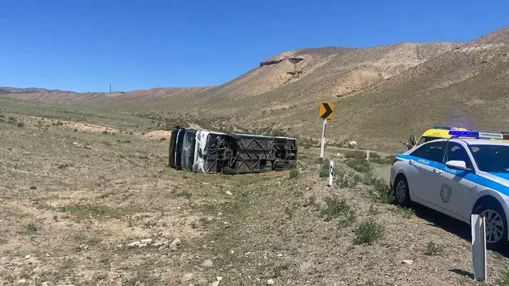 25 туристов госпитализировали в результате аварии близ Чарынского каньона (ВИДЕО)