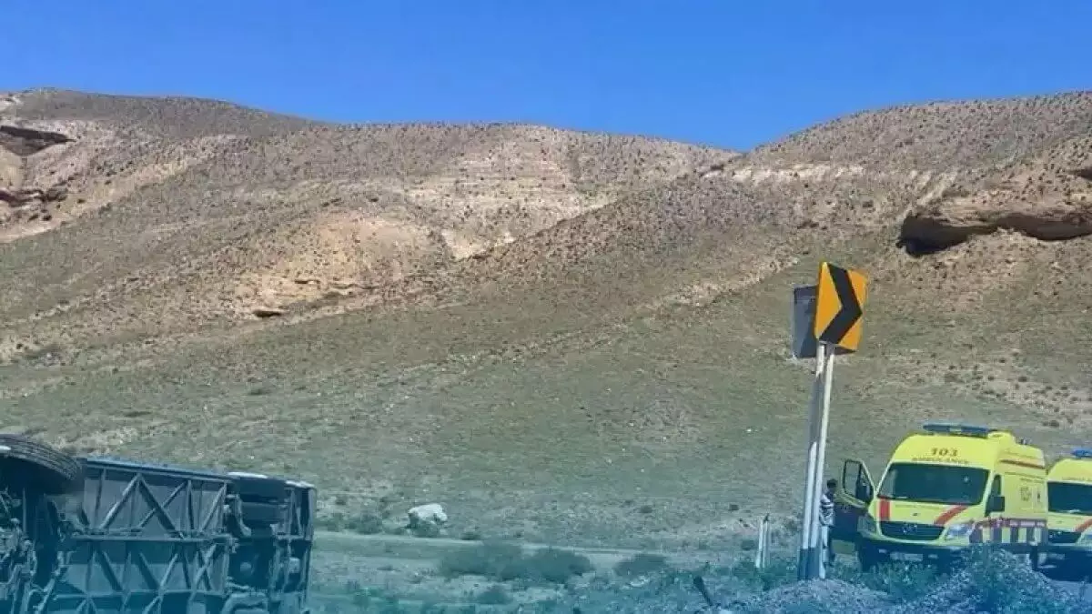 Автобус с туристами перевернулся близ Чарынского каньона