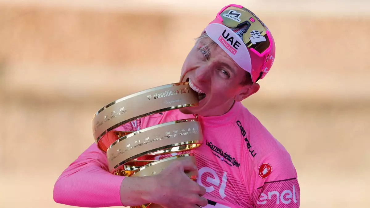 В велоспорте появился новый супергерой. Погачар готов выиграть «Тур де Франс» вслед за «Джиро»