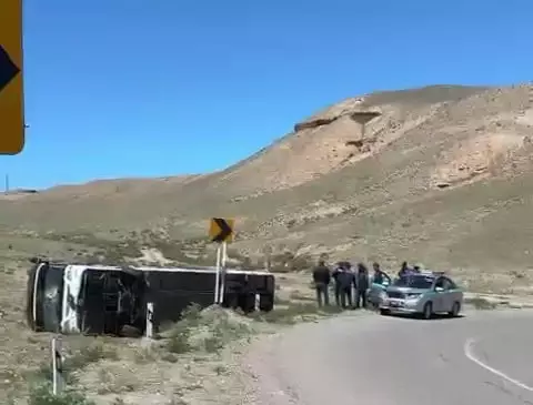 Автобус с туристами опрокинулся в Алматинской области около Чарынского каньона