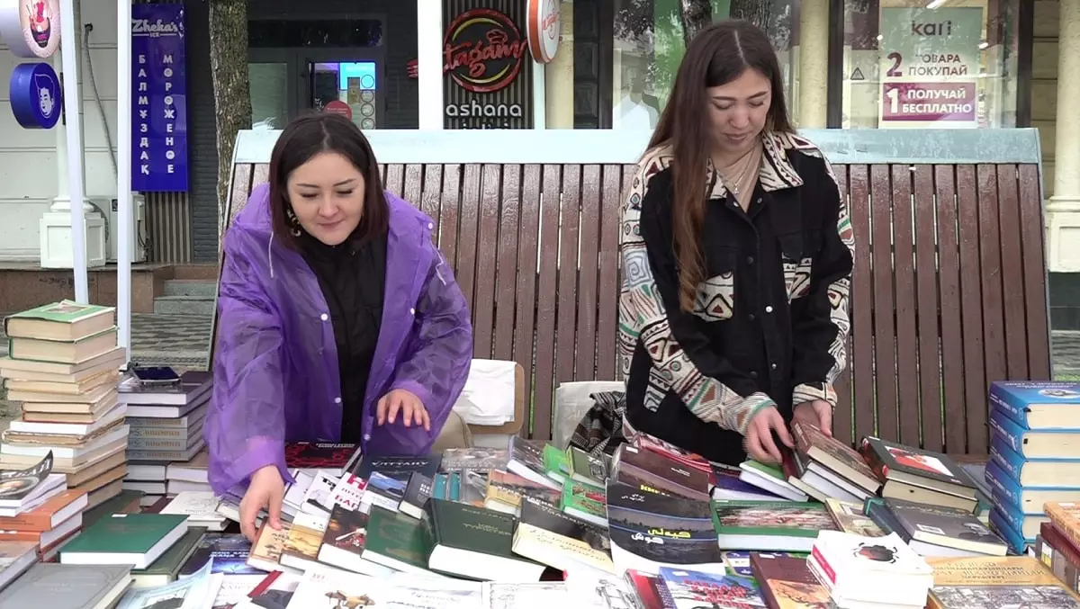 Выставка BookVibe: алматинские читатели смогли пообщаться с авторами книг