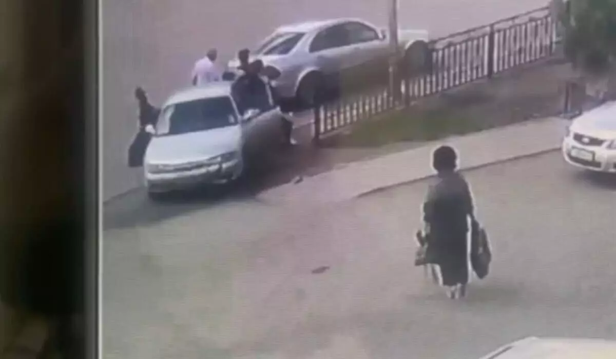 Пятилетний мальчик сбил на машине толпу прохожих в Жезказгане (ВИДЕО)