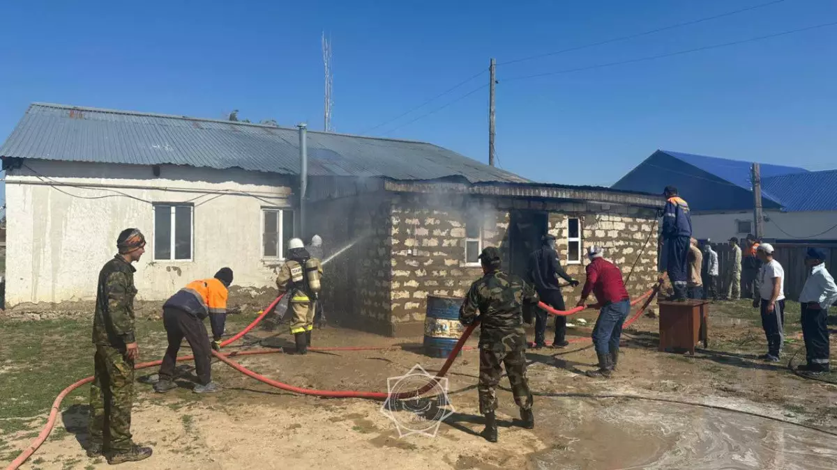 Частный дом загорелся в Актюбинской области