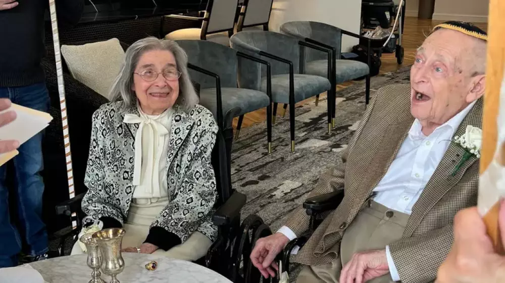 202 года на двоих: пожилая пара поженилась в США