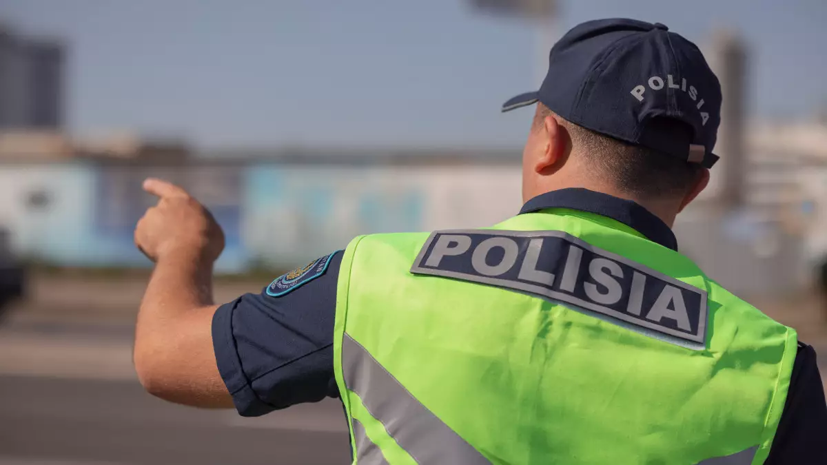 Знающий 6 языков полицейский из Шымкента  помог заблудившемуся туристу