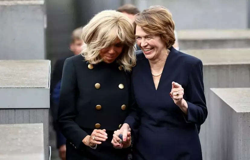 Первые леди Германии и Франции рассмеялись на Мемориале жертвам Холокоста