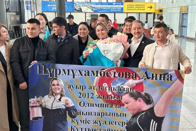 Тяжелоатлетка Анна Нурмухамбетова вернулась в Казахстан с медалью Олимпийских игр - 2012