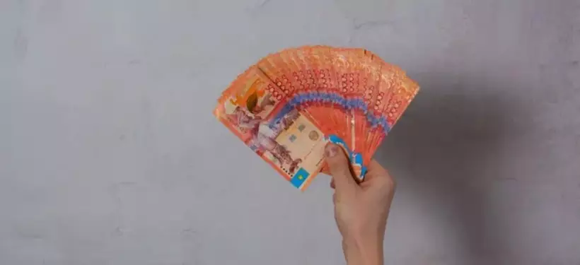 Скандал в "Болашак": чужой долг размером в 30 миллионов тенге заставляют выплатить двух казахстанок
