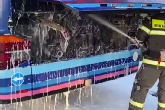 Автобус загорелся на трассе в Карагандинской области