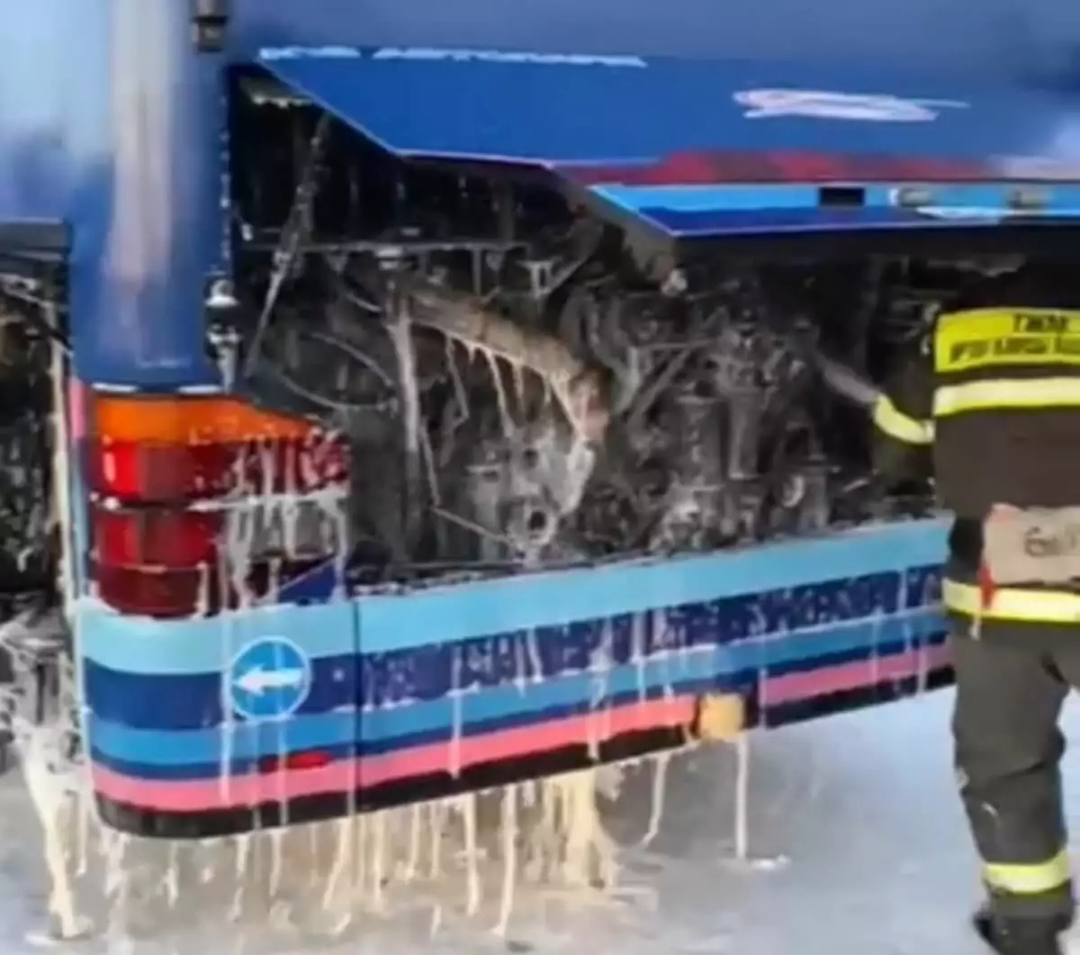 Автобус с пассажирами загорелся в Карагандинской области
