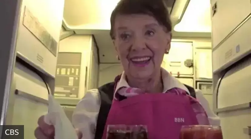 Умерла самая старая стюардесса в мире в возрасте 88 лет