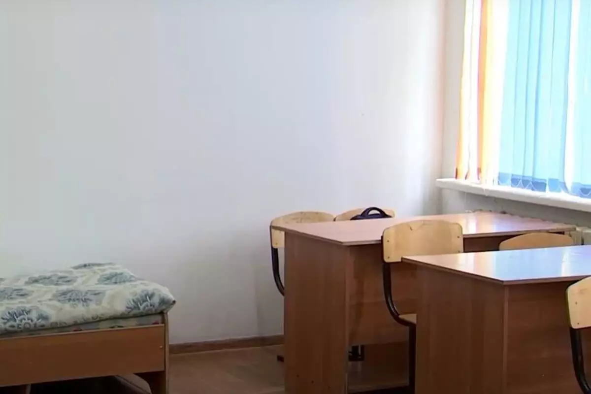 Воспитанники школы-интерната учатся, едят и спят в кабинетах в Алматы (ВИДЕО)