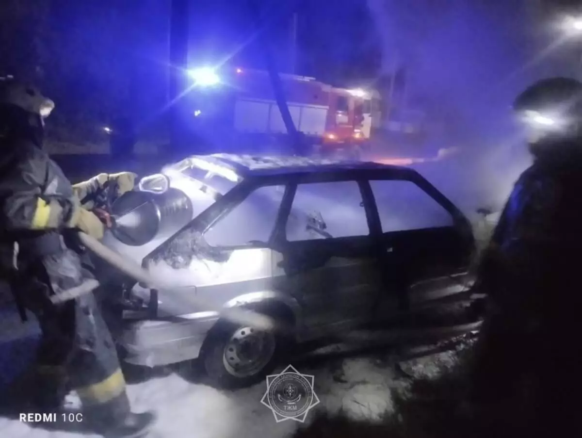 Автомобиль загорелся в Костанайской области