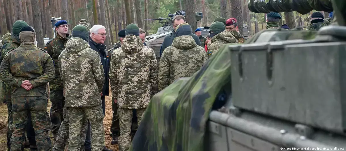 Боррель: К концу лета ЕС обучит 60 тысяч украинских военных