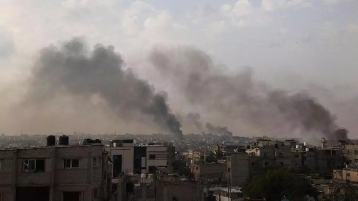 Западная часть Рафаха подвергается сильным бомбардировкам и артиллерийским обстрелам