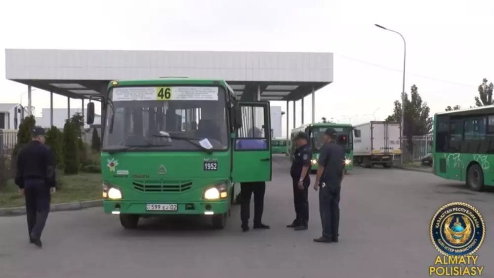Внезапную проверку устроили автопарку Алматы