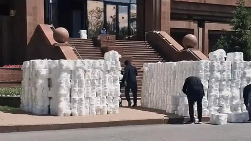 "Это не наша" - Минюст о видео с "горой" туалетной бумаги
