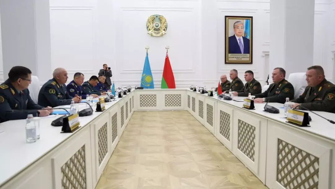 Главы оборонных ведомств Казахстана и Беларуси обсудили перспективы военного сотрудничества