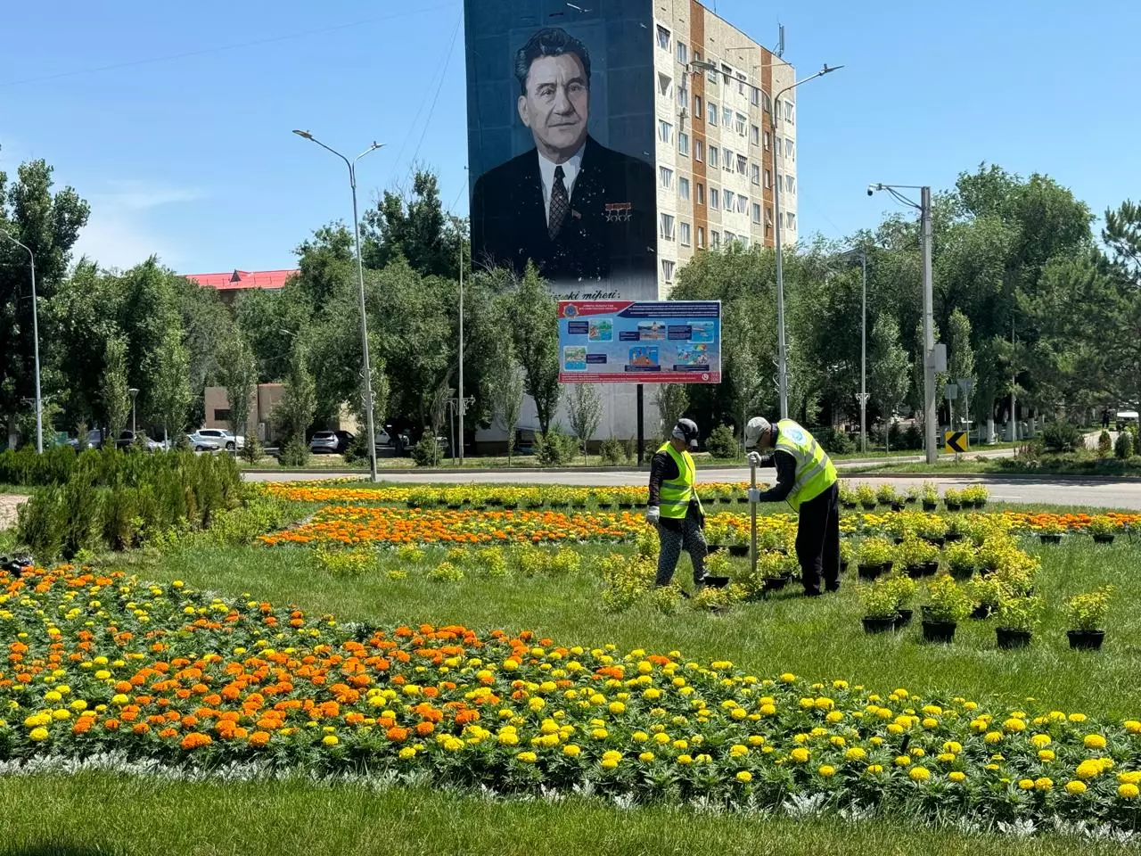 Жасыл қала Қонаев: в городе высажено 70 тысяч цветов