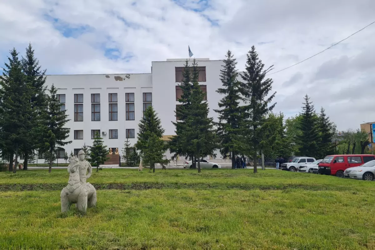 11 человек на скамье подсудимых: суд вынес приговор по гибели студента в Щучинске