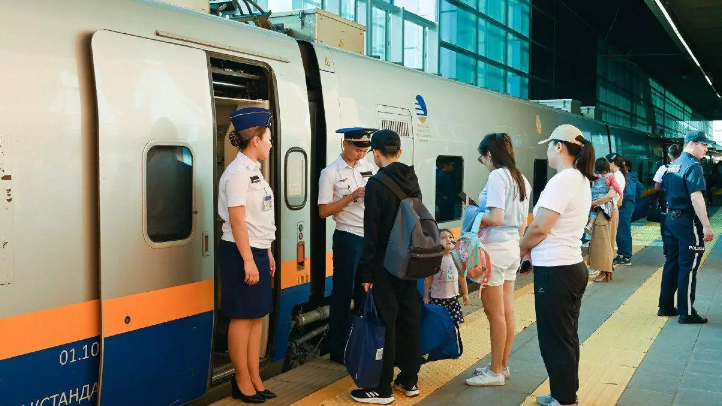 КТЖ увеличит количество мест в поездах до Алаколя