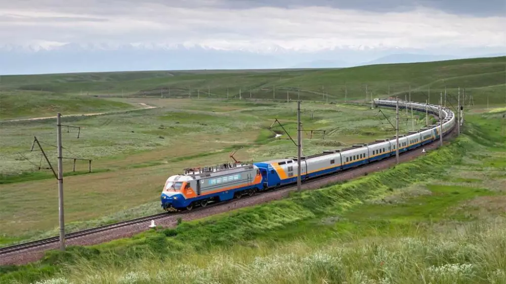КТЖ увеличит количество мест в поездах до Алаколя