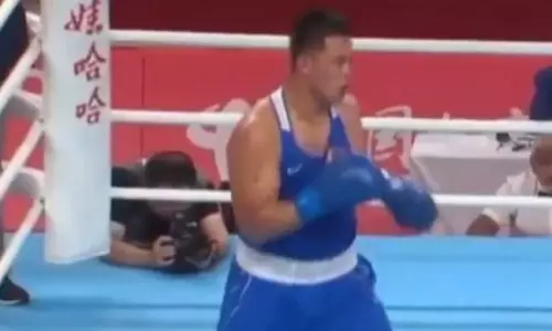 Казахский боксер стал героем отбора на Олимпиаду