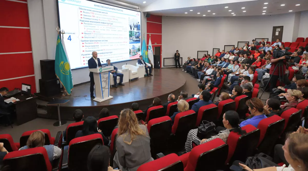 Отчетная встреча перед избирателями: Станислав Канкуров представил итоги работы