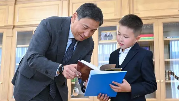 Школьник из Алматы отдал все свои сбережения для пострадавших от паводков, за что был награжден Президентом