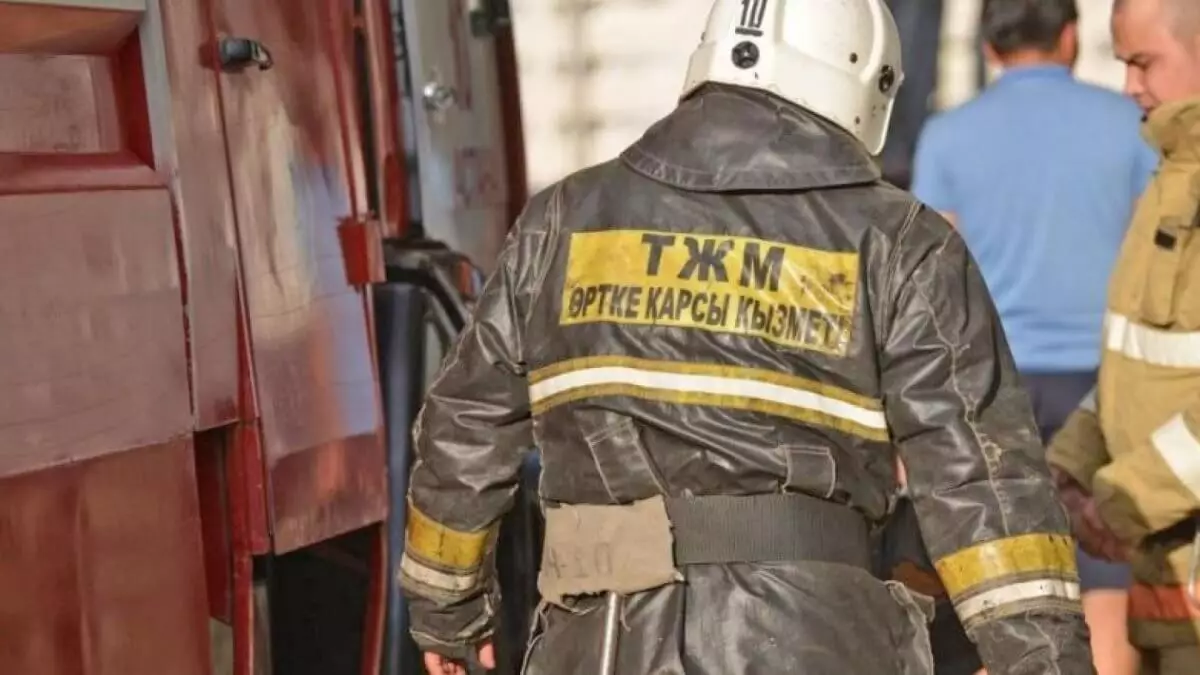 Пожарный погиб в Кульсары во время откачки паводковой воды