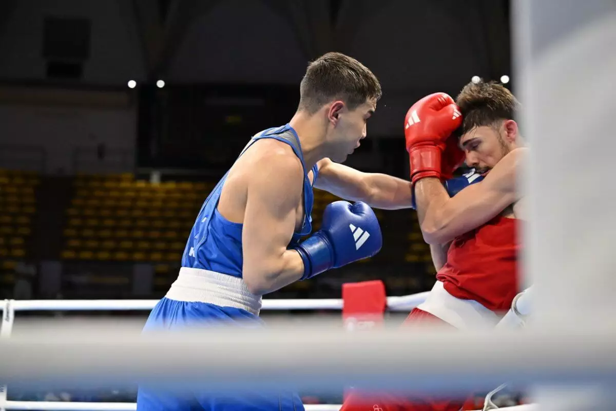 Казахстанский боксер выиграл бой на олимпийском отборе
